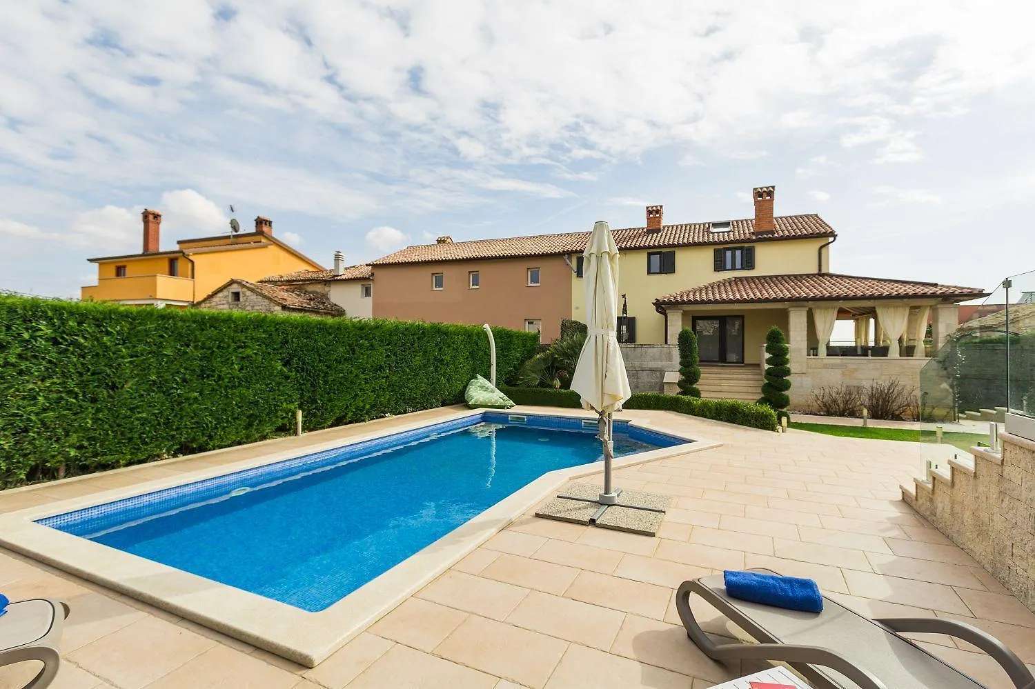 Kaštelir Atemberaubende Villa Mit Pool, Jacuzzi, Sauna, Panoramablick, Eigener Taverne, Spielplatz, Kamin 0*,  קרואטיה