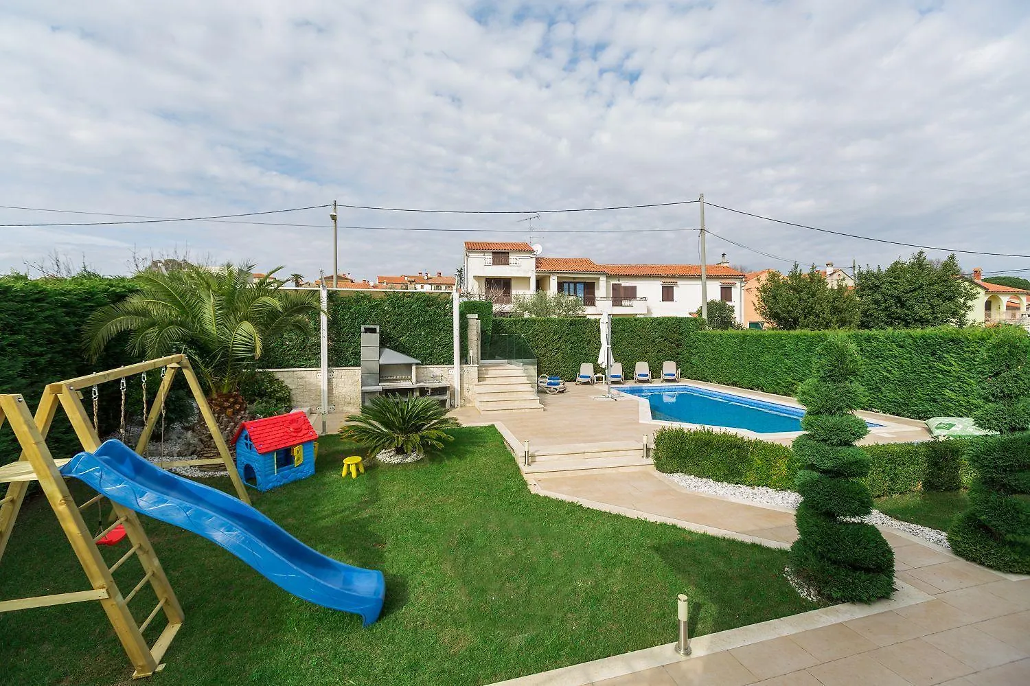 Kaštelir Atemberaubende Villa Mit Pool, Jacuzzi, Sauna, Panoramablick, Eigener Taverne, Spielplatz, Kamin בית נופש